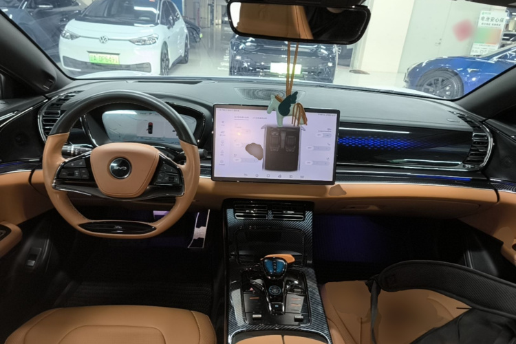 BYD Han 2023 car image #10
