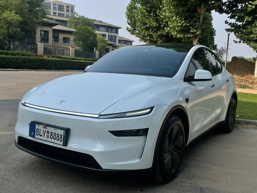 Tesla Model Y 2026 car image 