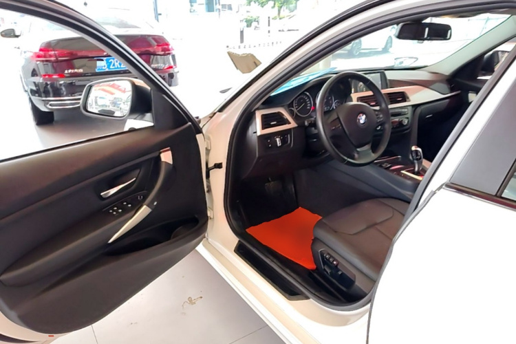 BMW 3 Series 2015 صورة سيارة #12
