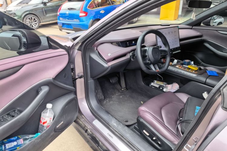 MI SU7 2025 immagine di auto #12