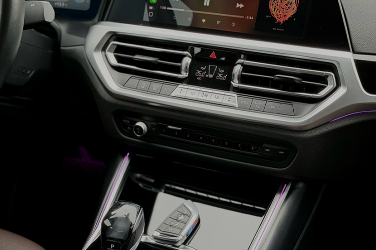 BMW 3 Series 2020 imagem de carro #16