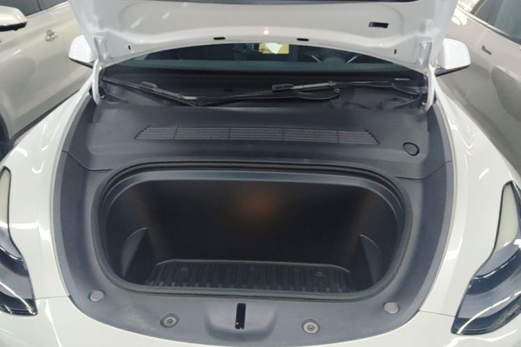 Tesla Model Y 2024 #20 Tesla Model Y 2024 car image #20