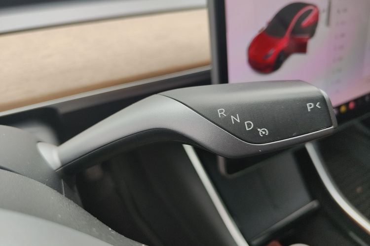 Tesla Model 3 2020 immagine di auto #18