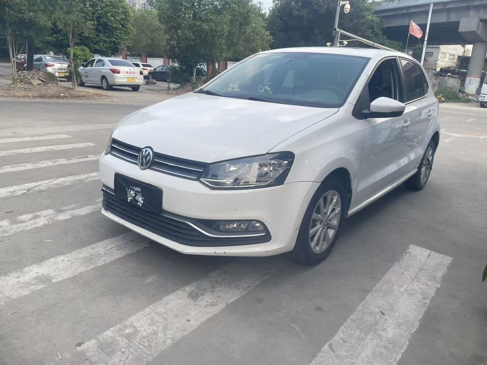 Volkswagen Polo 2016 Volkswagen Polo 2016 car image
