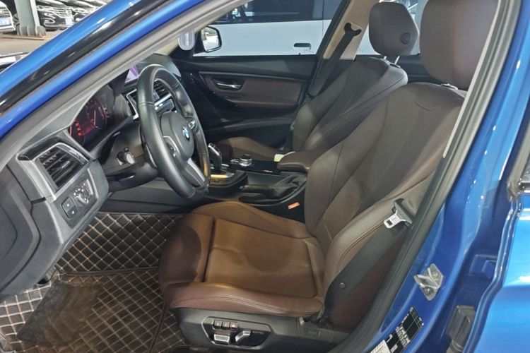BMW 3 Series 2019 car image #19