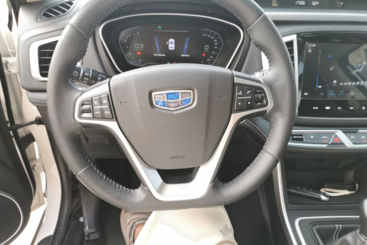 GEELY Vision X6 2019 immagine di auto #11