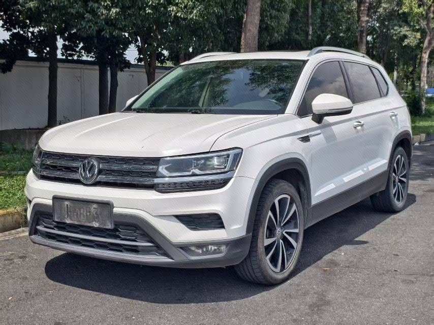 2020 immagine di auto 
