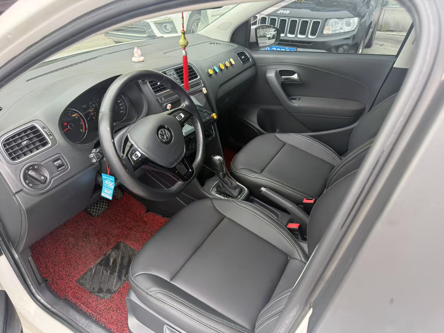 Volkswagen Polo 2019 car image #3