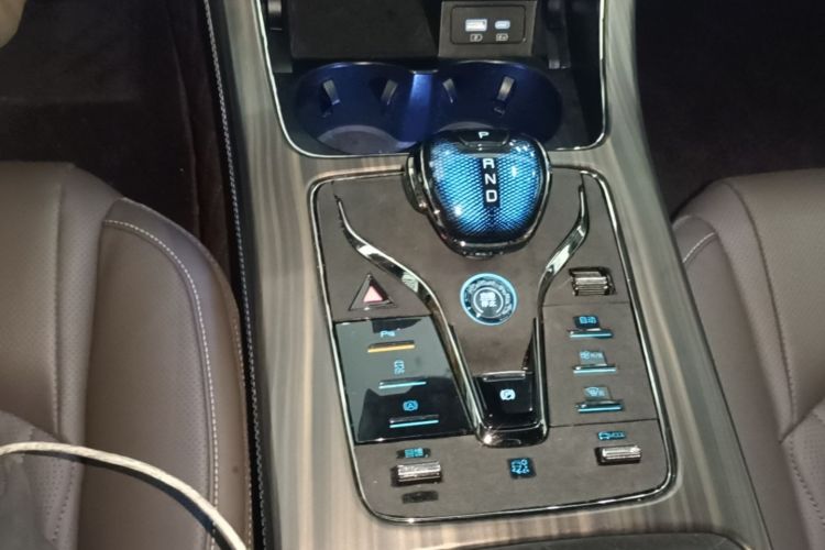 BYD Han 2023 immagine di auto #18