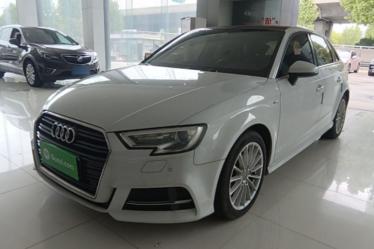 Audi A3 2018 car image #2