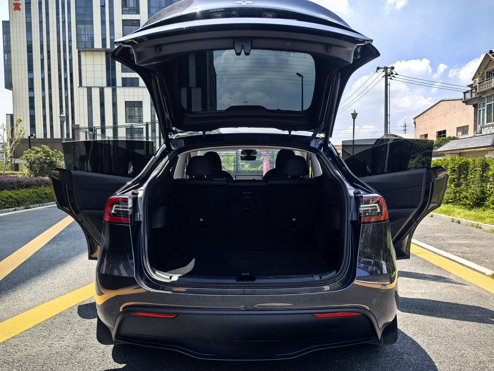 Tesla Model Y 2024 #18 Tesla Model Y 2024 car image #18