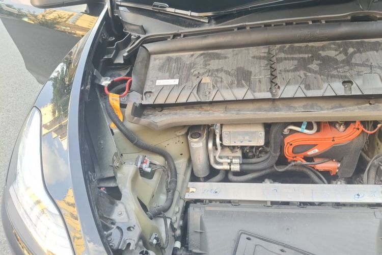 Tesla Model Y 2024 car image #28