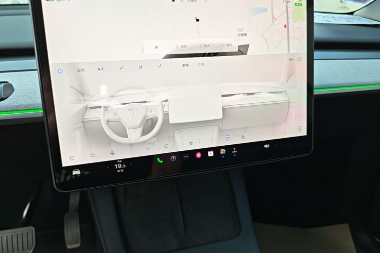 Tesla Model Y 2024 car image #18