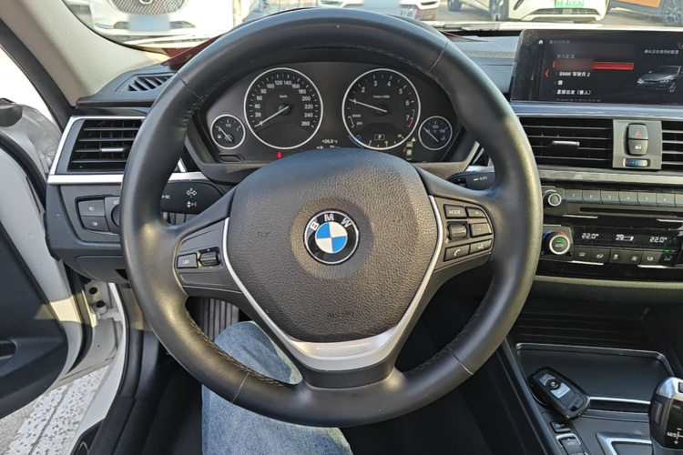 BMW 3 Series 2019 #11 BMW 3 Series 2019 car image #11