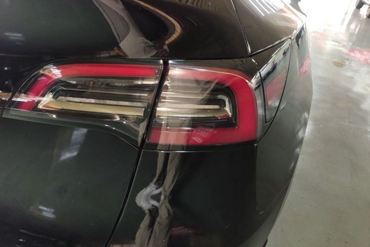 Tesla Model Y 2022 immagine di auto #8