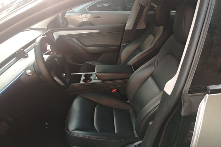 Tesla Model Y 2023 car image #15