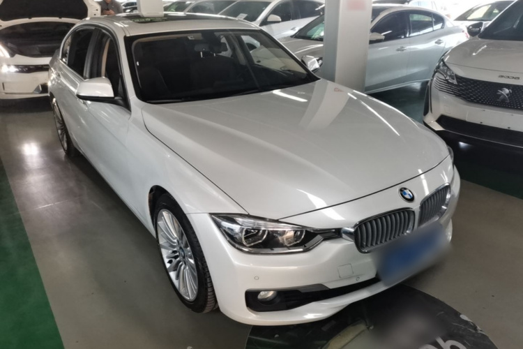 BMW 3 Series 2018 car image #6