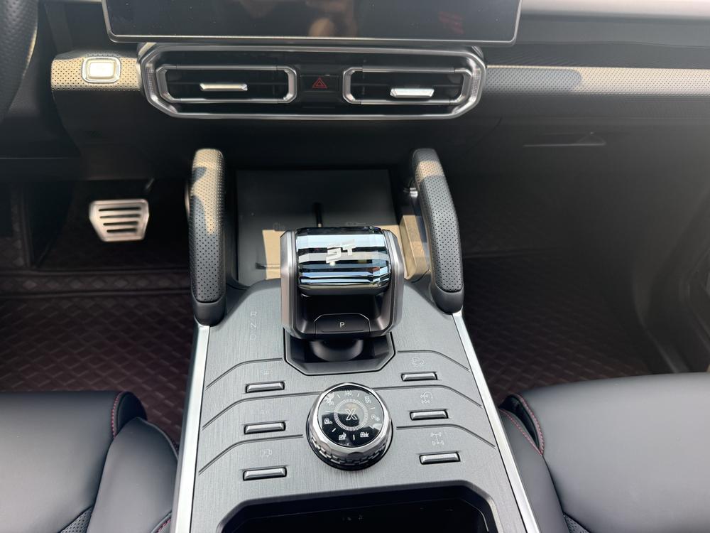 2025 car image #9