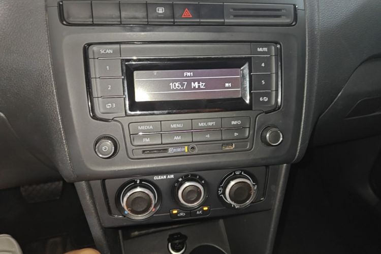 Volkswagen Polo 2016 #13 Volkswagen Polo 2016 car image #13