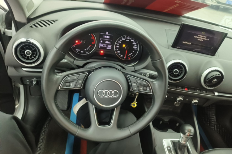 Audi A3 2018 car image #11