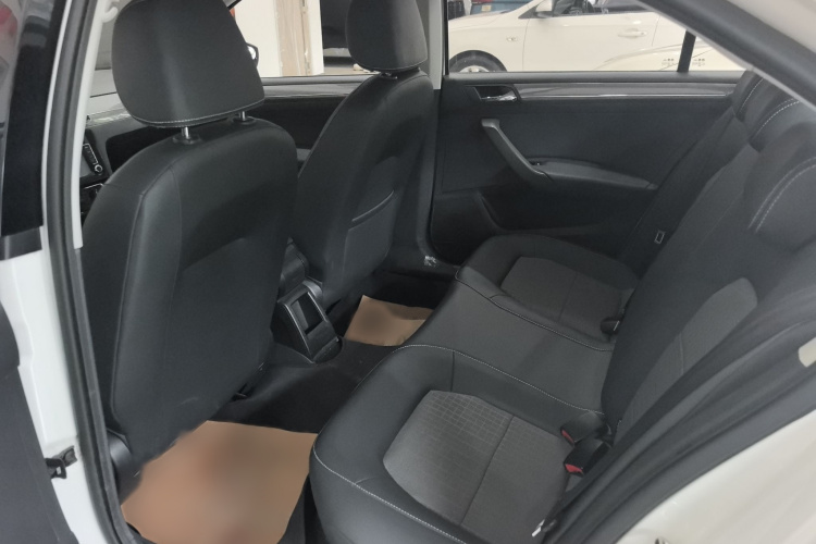 Volkswagen Santana 2017 car image #10