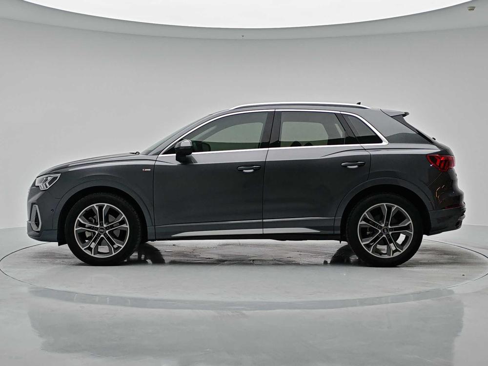 Audi Q3 2022 car image #4