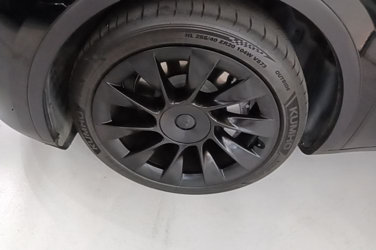 Tesla Model Y 2022 car image #9