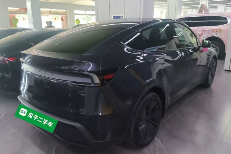 Tesla Model Y 2025 #7 Tesla Model Y 2025 car image #7