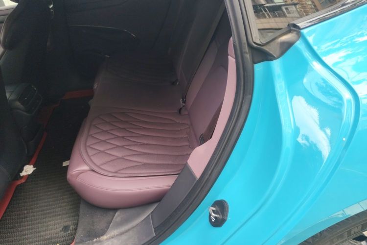 MI SU7 2025 immagine di auto #14