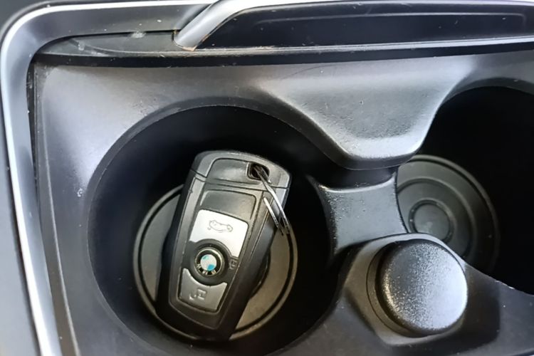 BMW 3 Series 2019 #9 BMW 3 Series 2019 car image #9