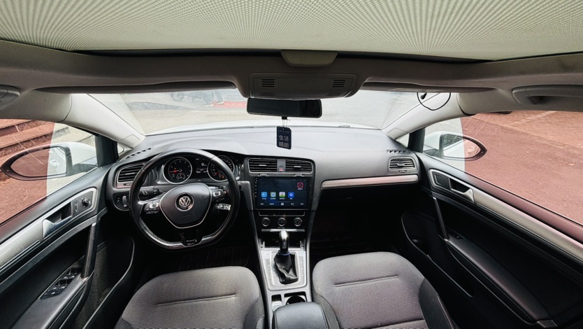 Volkswagen Golf 2018 car image #6