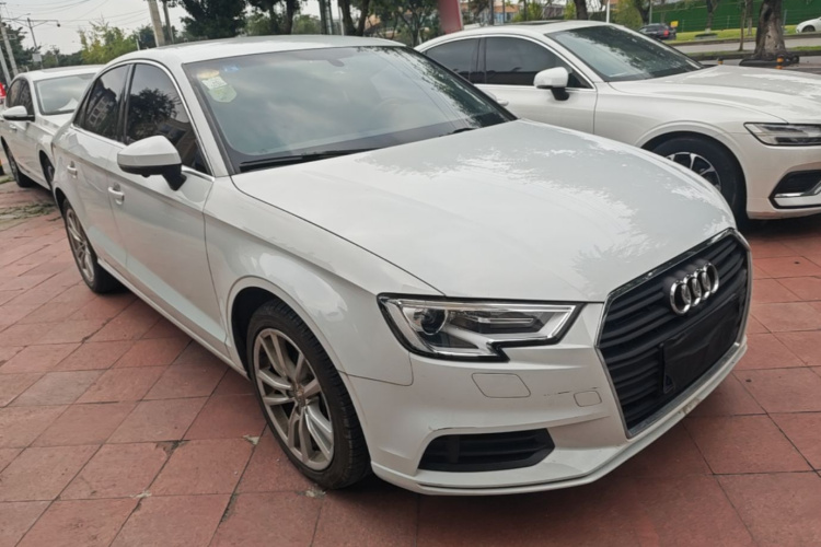 Audi A3 2018 immagine di auto #4