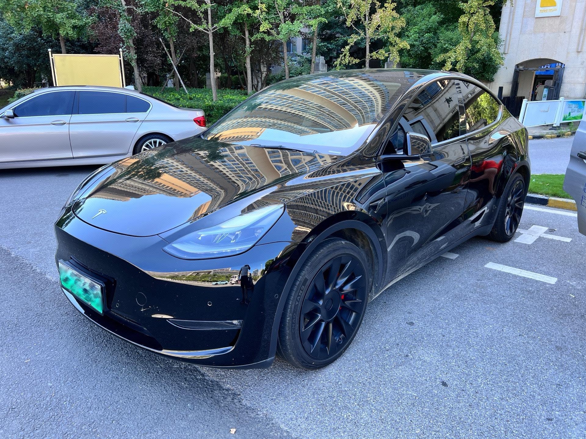 Tesla Model Y 2021 Tesla Model Y 2021 car image