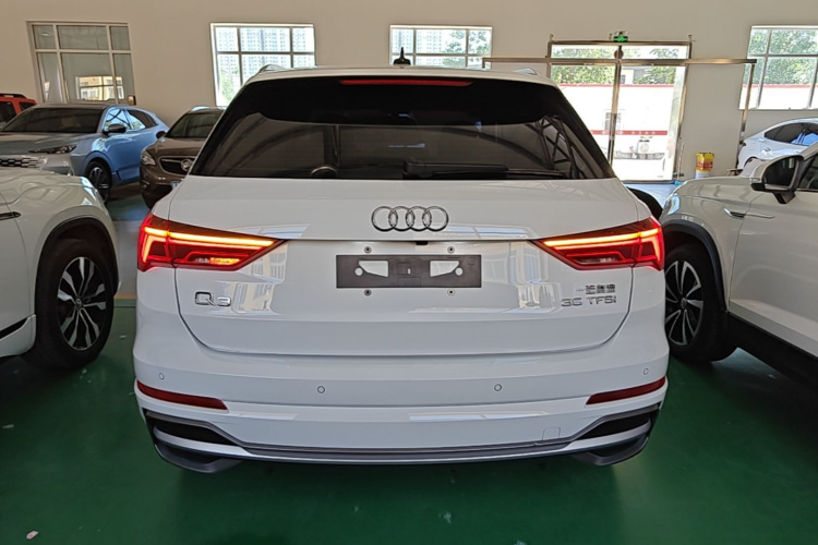 Audi Q3 2020 car image #6