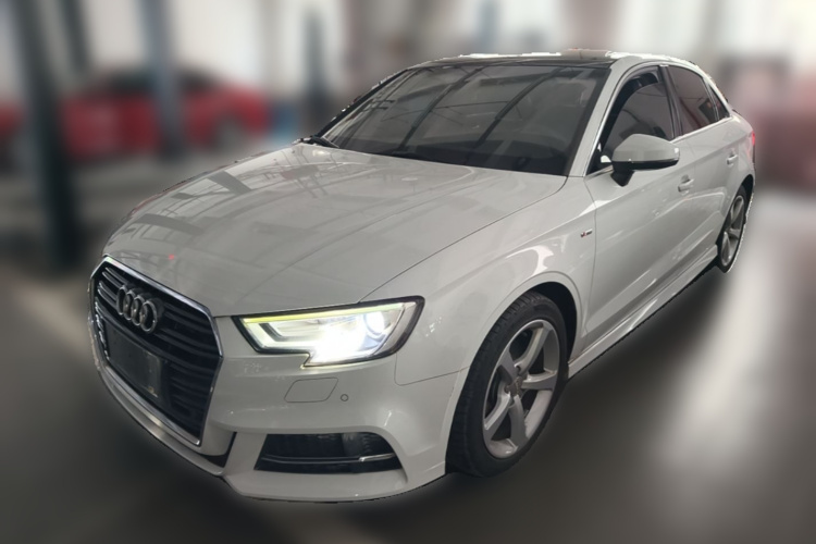 Audi A3 2018 car image #2
