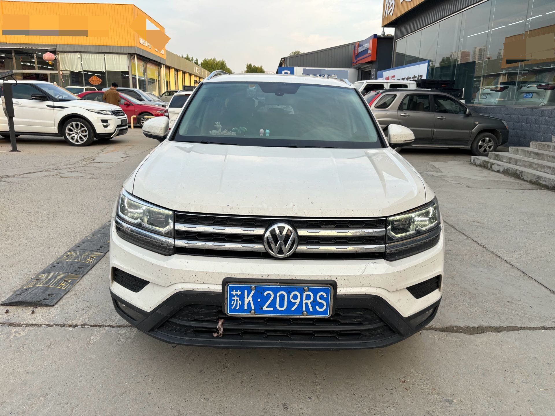 2019 car image #2