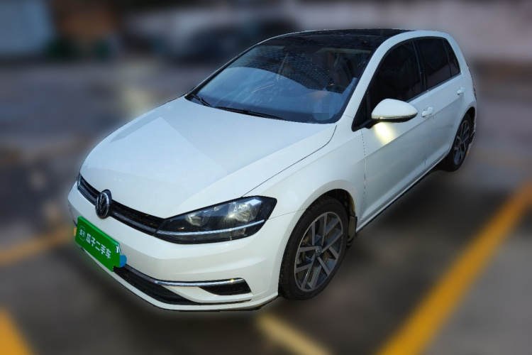 Volkswagen Golf 2020 car image #2
