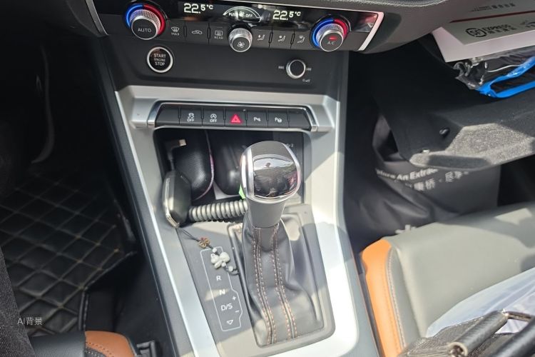 Audi Q3 2021 car image #16