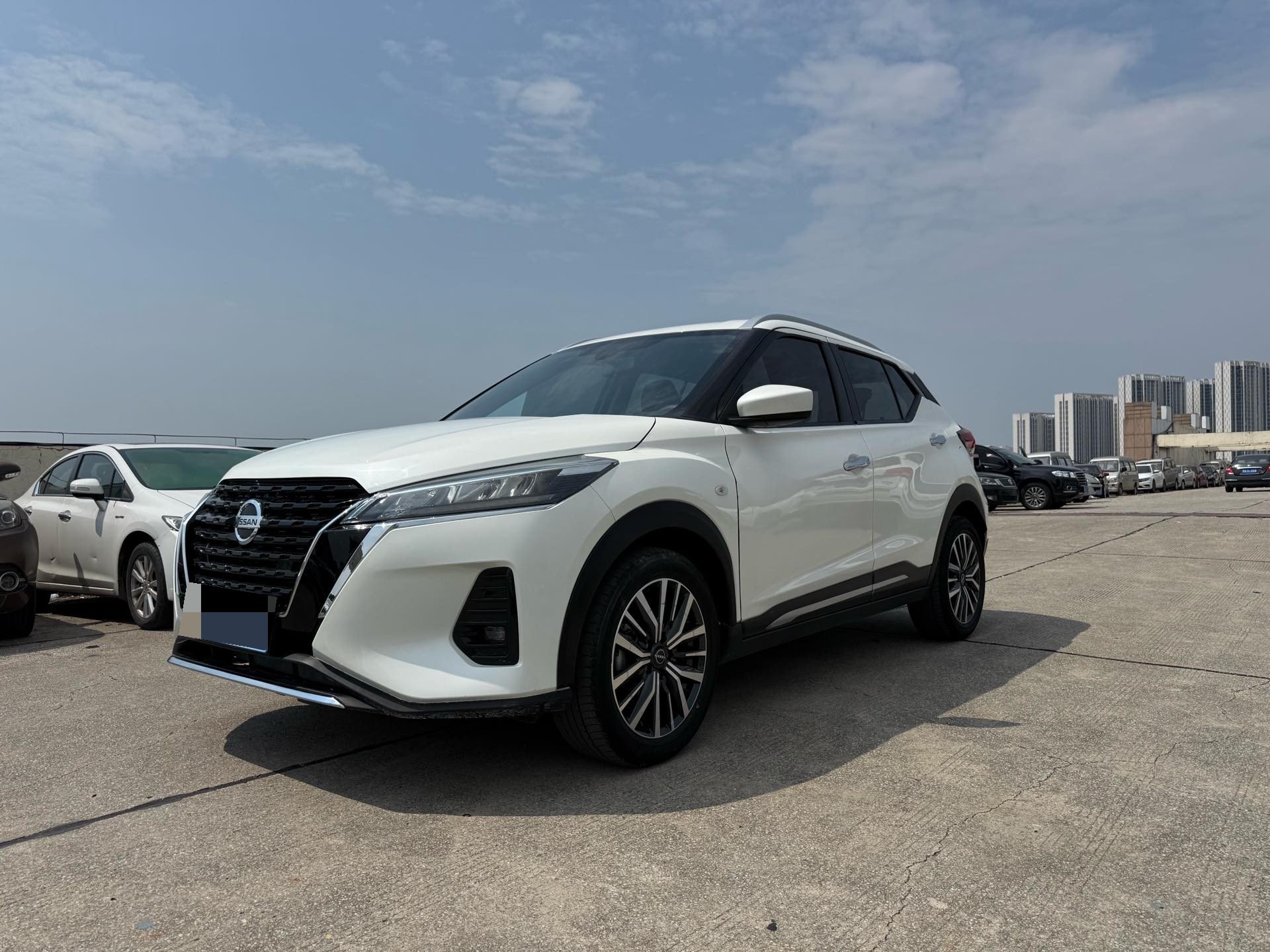 Nissan Kicks 2023 car image 