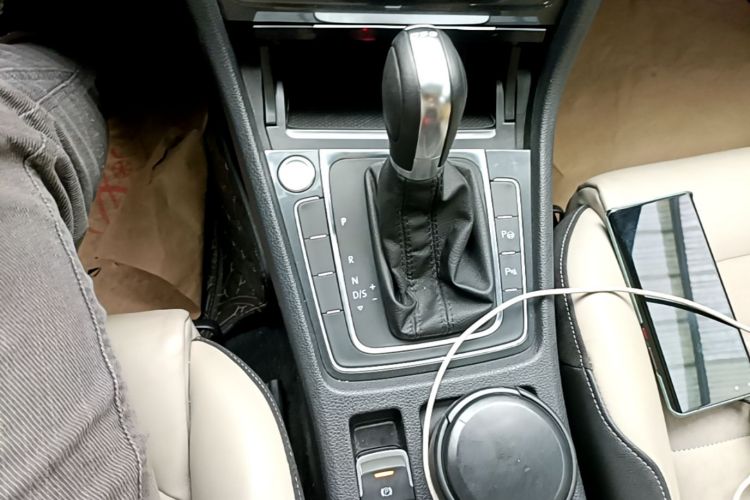 Volkswagen Golf 2017 car image #14