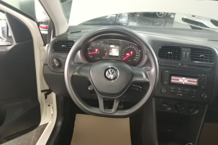 Volkswagen Polo 2015 #11 Volkswagen Polo 2015 car image #11