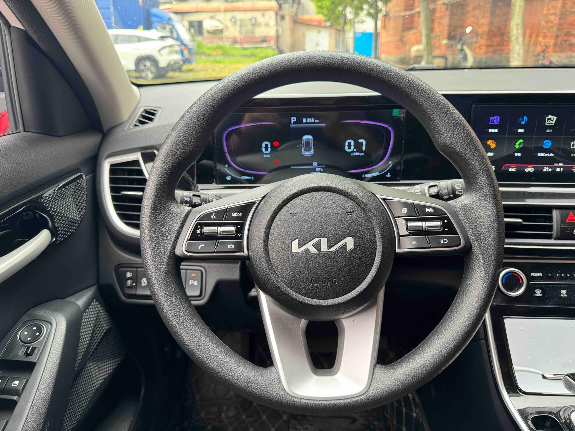 Kia Seltos 2025 car image #9