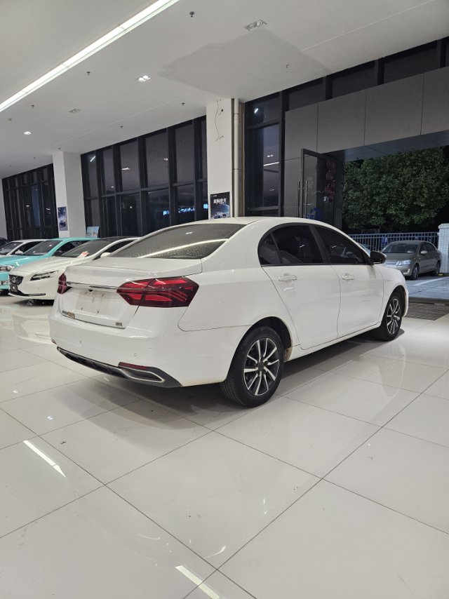 GEELY Emgrand 2019 #4 GEELY Emgrand 2019 car image #4