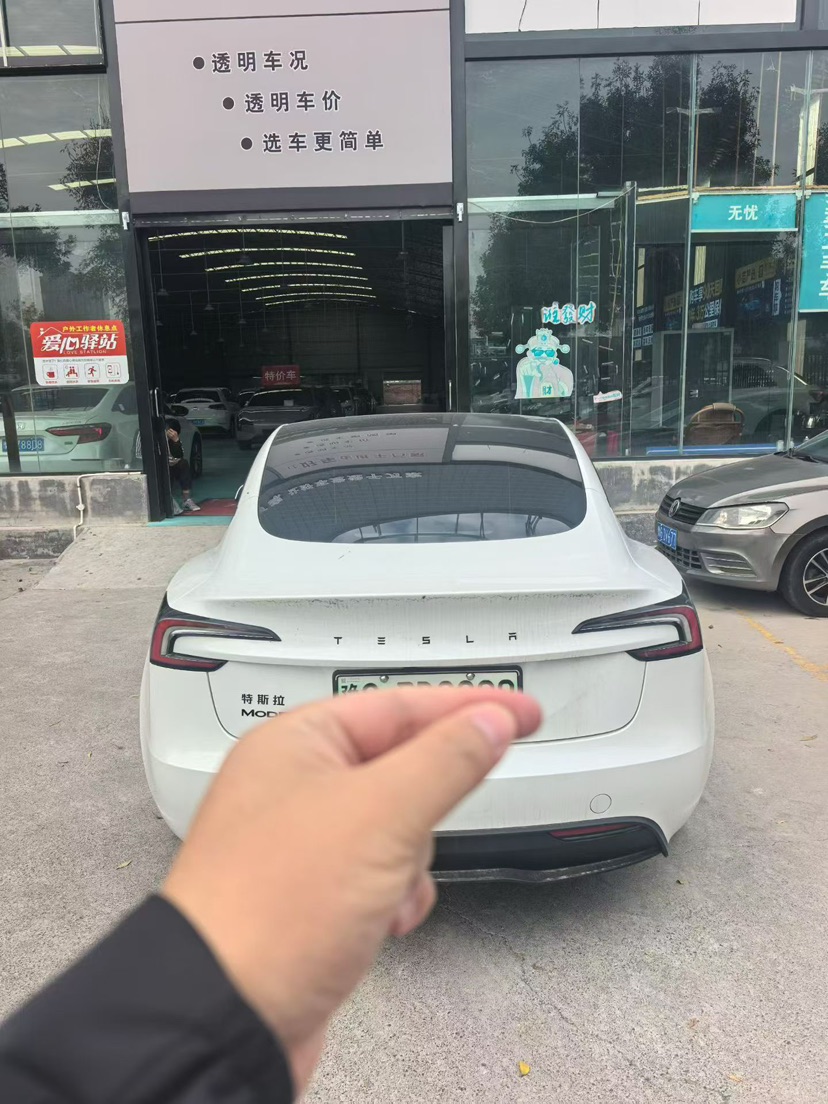 Tesla Model 3 2026 immagine di auto #2