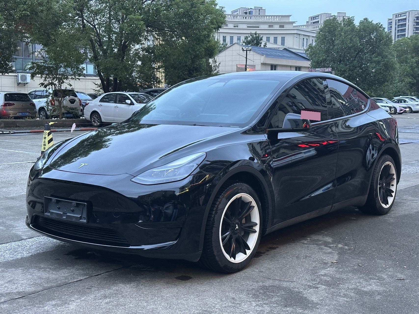 Tesla Model Y 2023 car image 