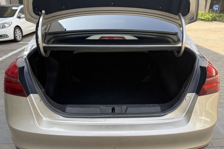 GEELY Emgrand 2019 car image #19