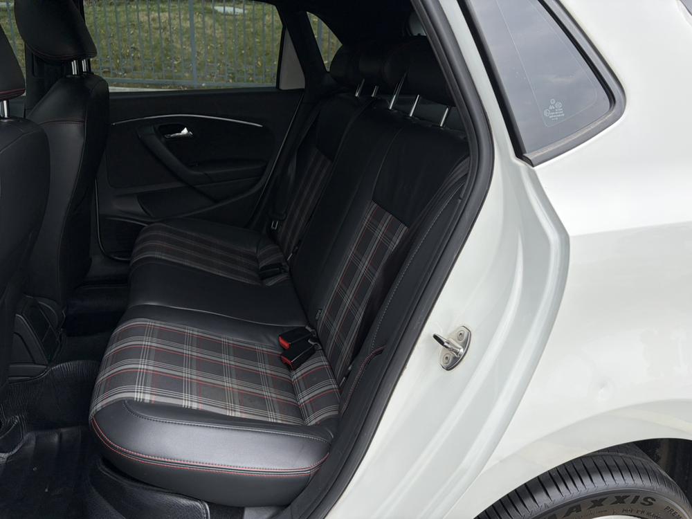 Volkswagen Polo 2015 car image #18