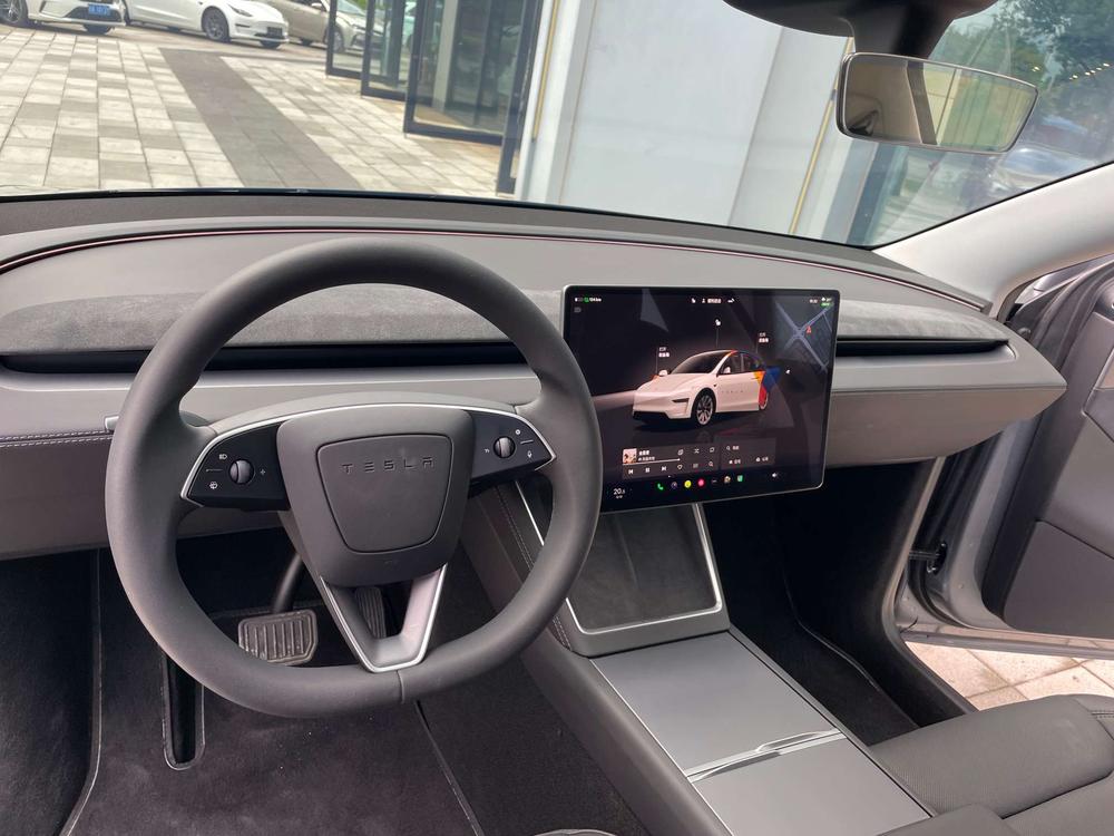 Tesla Model Y 2025 #12 Tesla Model Y 2025 car image #12