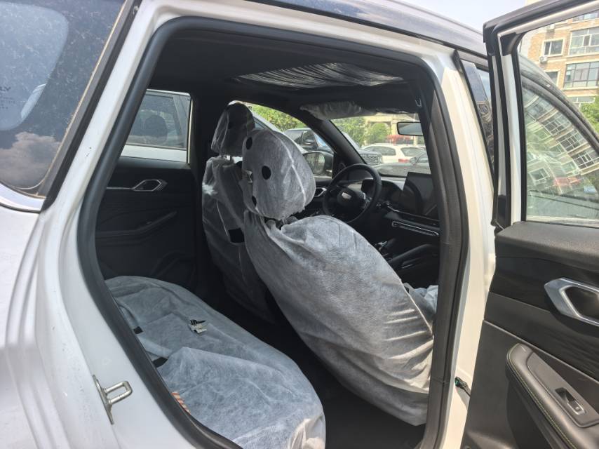 GEELY Coolray 2026 car image #4