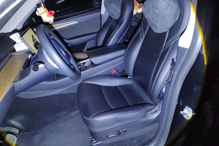 Tesla Model Y 2022 car image #19